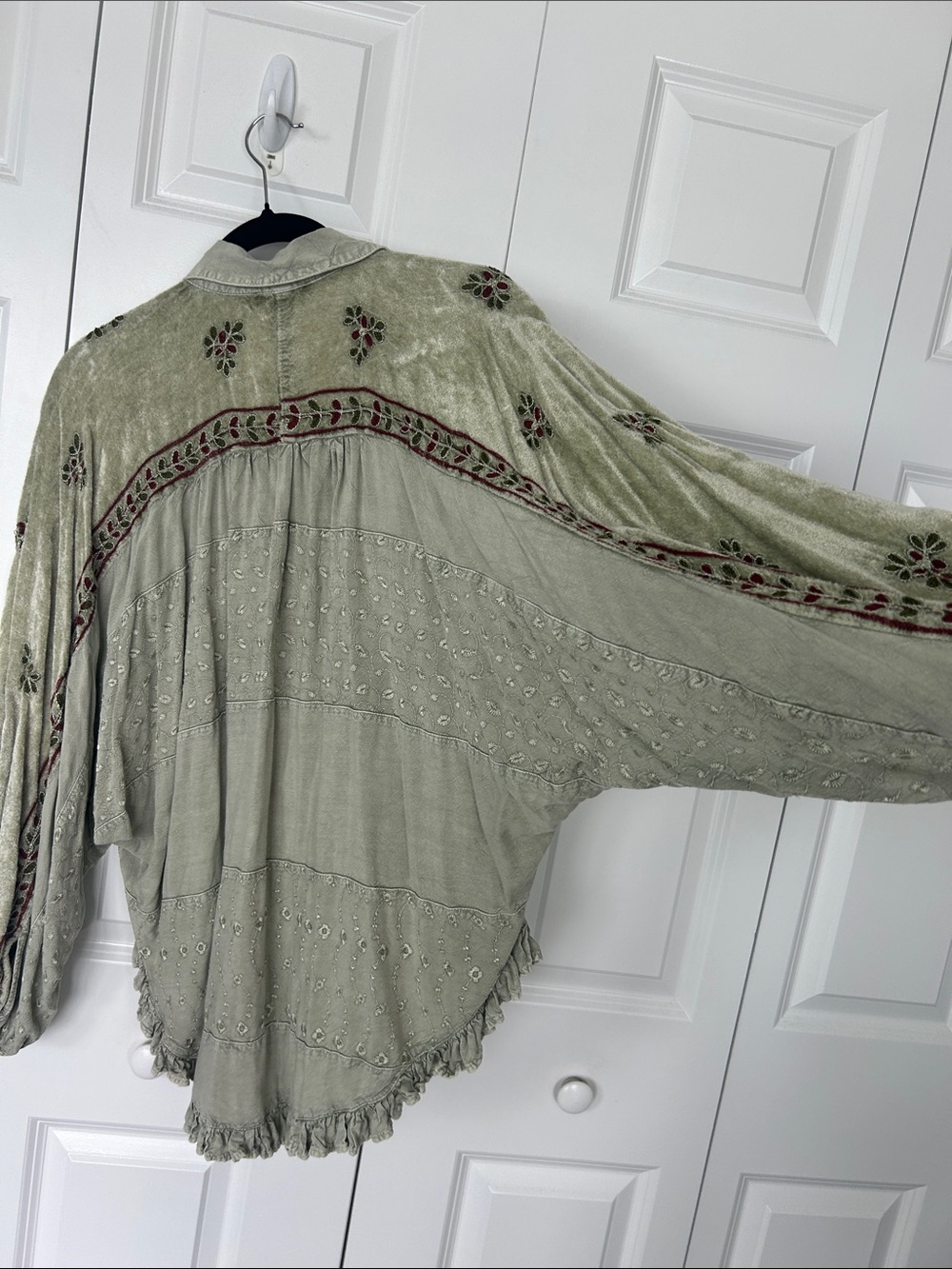 Young Threads Vintage Olive Embroidered Button-Front Top Size Large - Picture 6 of 8